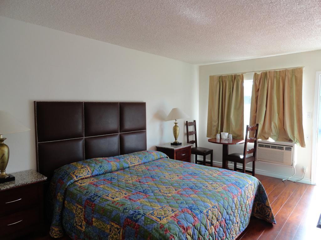 Travel Motel *
